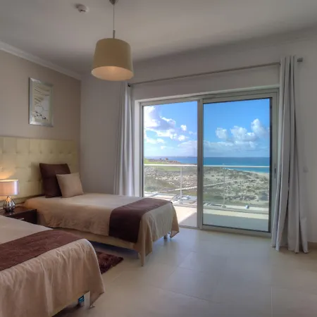 אתר נופש The Beachfront - D'el Rey Golf & אובידוס